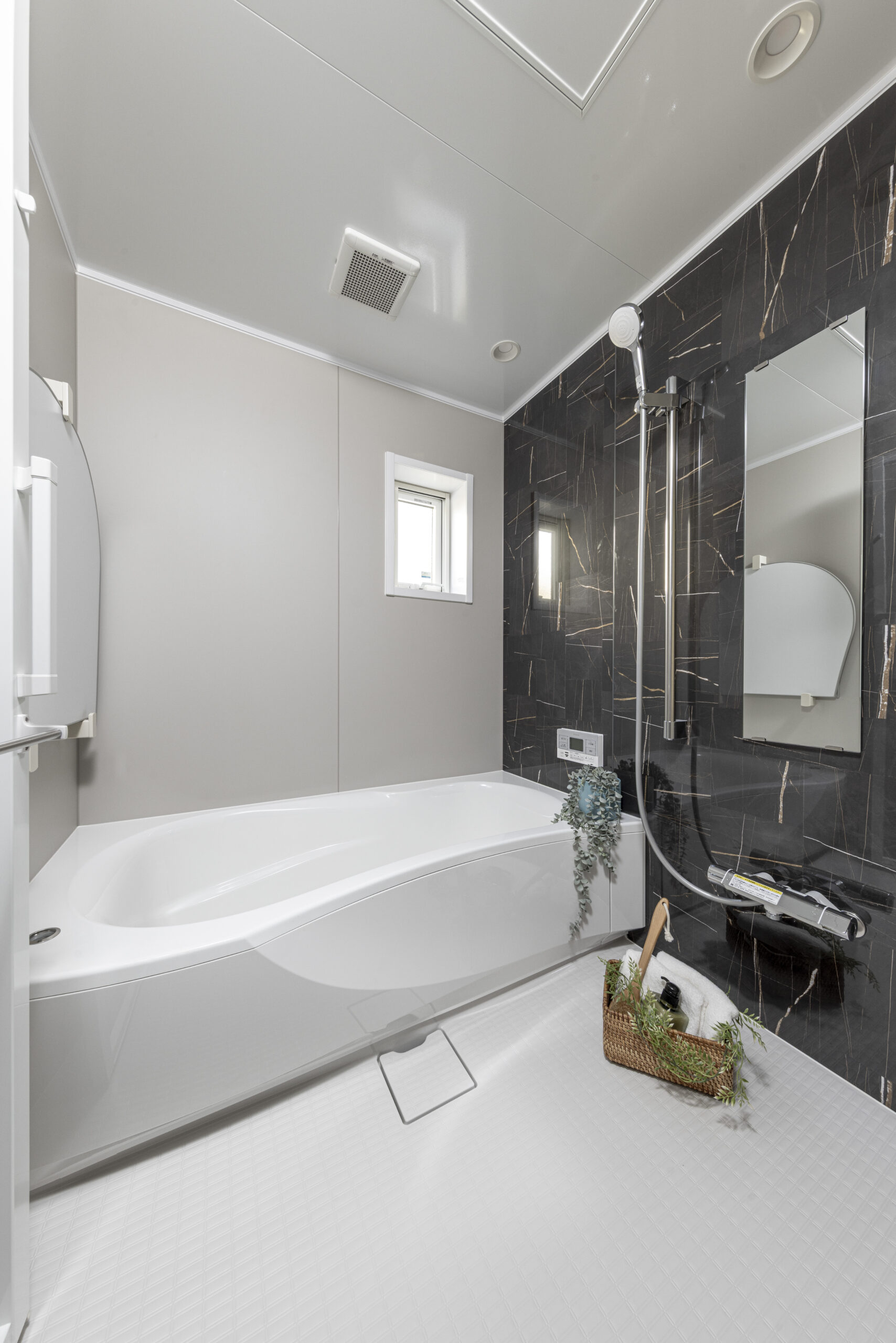 湿気のこもりやすいお風呂・トイレに、窓って必要？