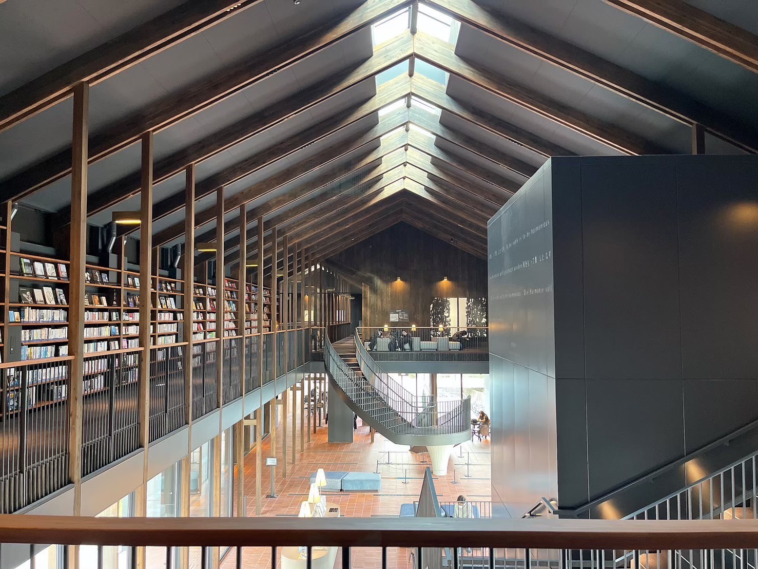 亀山・SHINDO YARDSを訪れて ～BOOKMARK STORAGE～